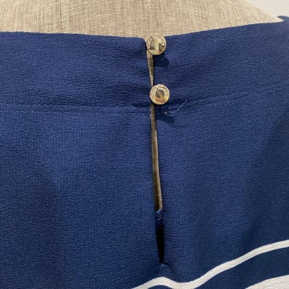 Vince Camuto Blue Stripe Flowy Top Size Medium - Picture 9 of 14